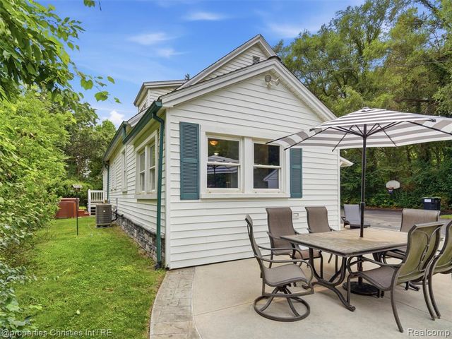 11705 Larkins Road, Brighton, MI 48114