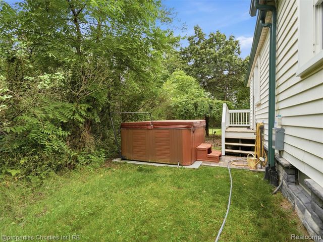 11705 Larkins Road, Brighton, MI 48114