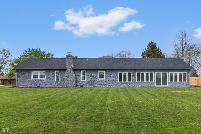 1281 Fox Trail Drive E, New Palestine, IN 46163