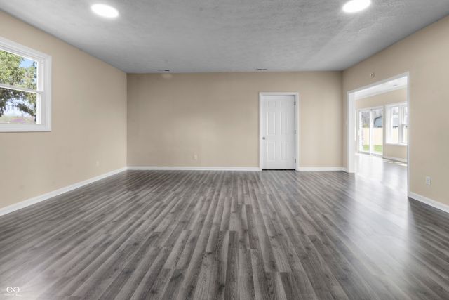 1281 Fox Trail Drive E, New Palestine, IN 46163