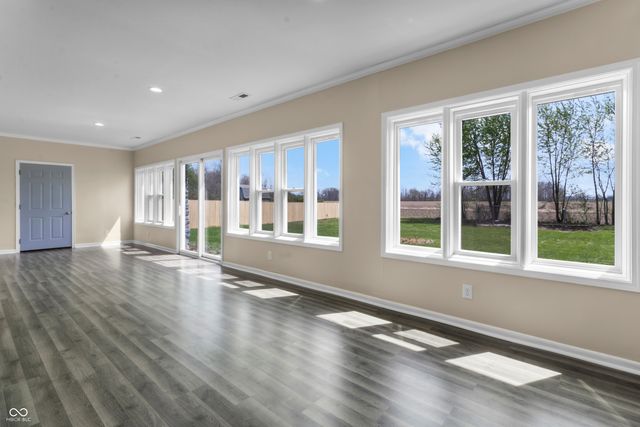 1281 Fox Trail Drive E, New Palestine, IN 46163