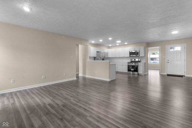 1281 Fox Trail Drive E, New Palestine, IN 46163