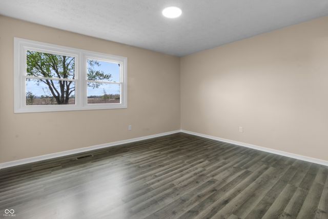 1281 Fox Trail Drive E, New Palestine, IN 46163