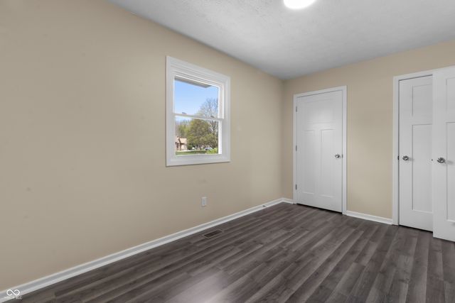 1281 Fox Trail Drive E, New Palestine, IN 46163