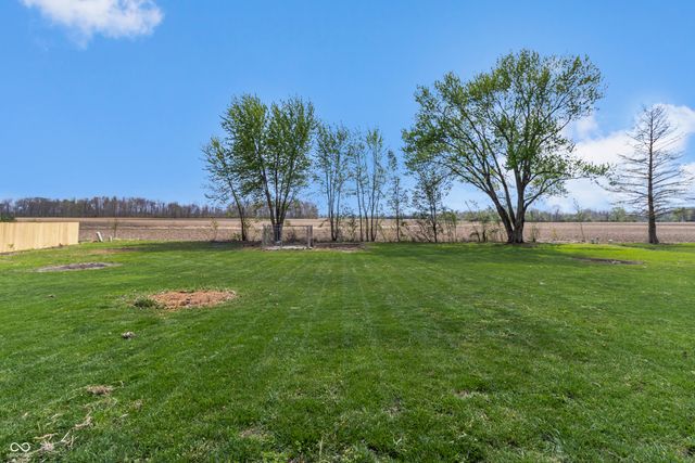 1281 Fox Trail Drive E, New Palestine, IN 46163
