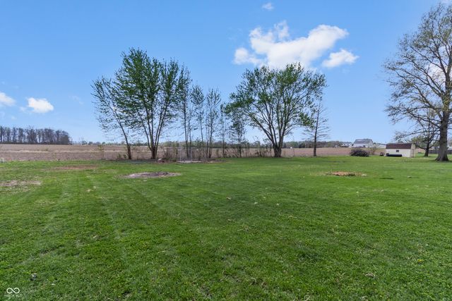 1281 Fox Trail Drive E, New Palestine, IN 46163
