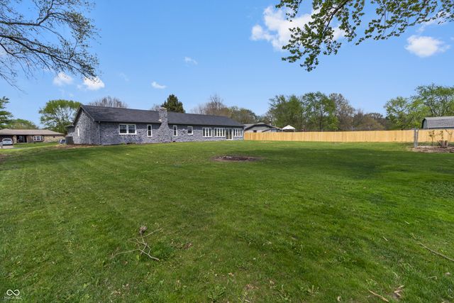 1281 Fox Trail Drive E, New Palestine, IN 46163