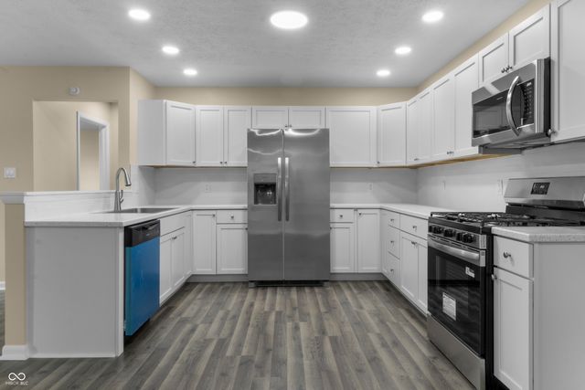 1281 Fox Trail Drive E, New Palestine, IN 46163