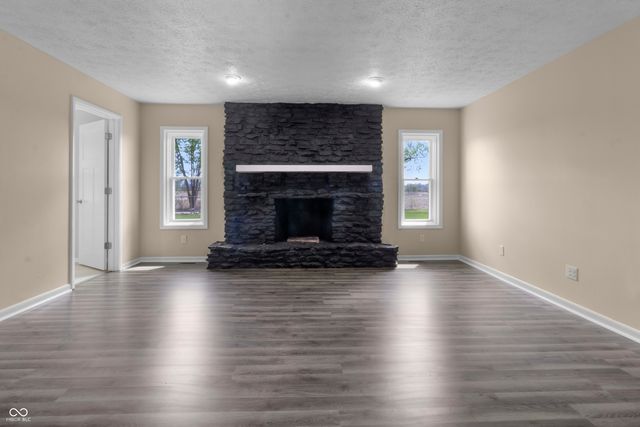 1281 Fox Trail Drive E, New Palestine, IN 46163