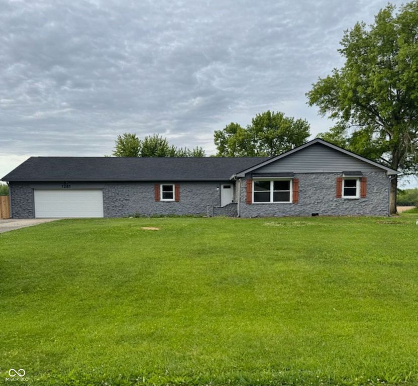 1281 Fox Trail Drive E, New Palestine, IN 46163
