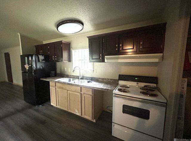 13725 Hartman Ln, Walker, LA 70785