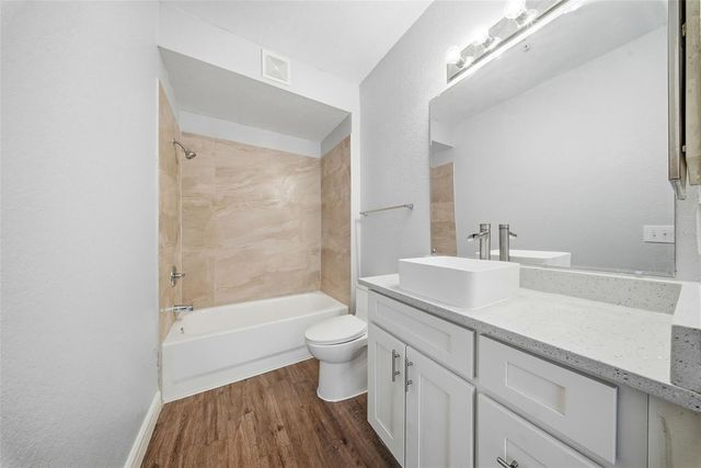 17114 CARRINGTON PARK DRIVE 201, Tampa, FL 33647