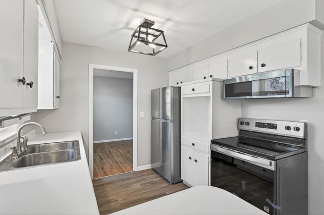 10325 Zion Street NW, Coon Rapids, MN 55433