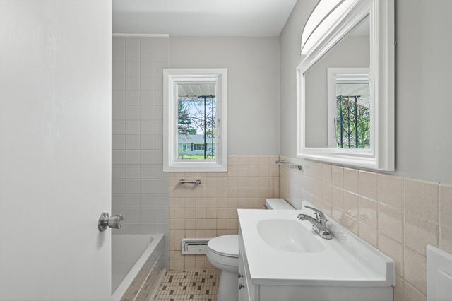 10325 Zion Street NW, Coon Rapids, MN 55433