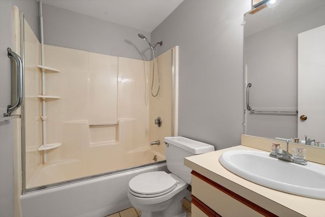 85 Victoria Heights 85, Boston, MA 02136
