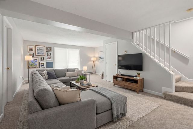 85 Victoria Heights 85, Boston, MA 02136
