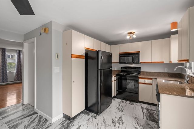 85 Victoria Heights 85, Boston, MA 02136