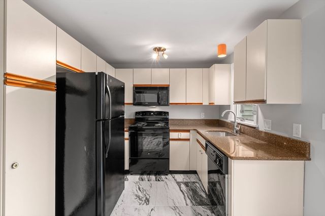 85 Victoria Heights 85, Boston, MA 02136