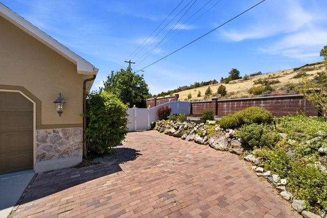 1684 E PHEASANT BROOK RD, Sandy, UT 84092