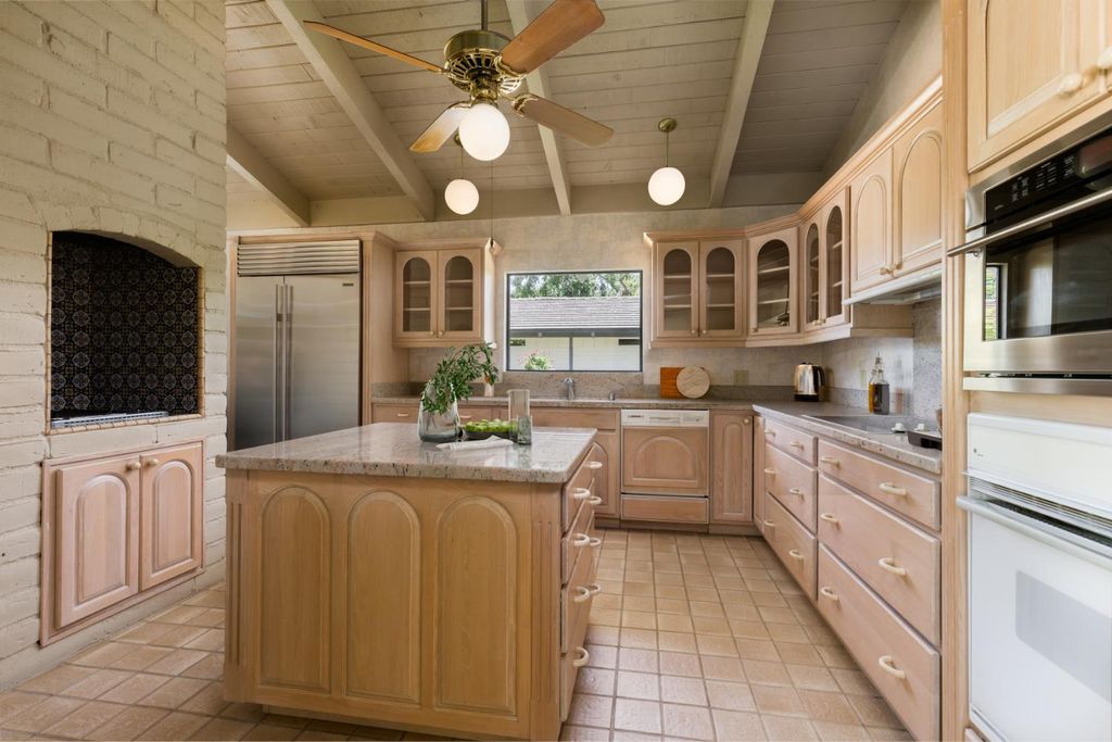 Image 12 of property listing at 2331 W Celeste Avenue, Fresno, CA 93711