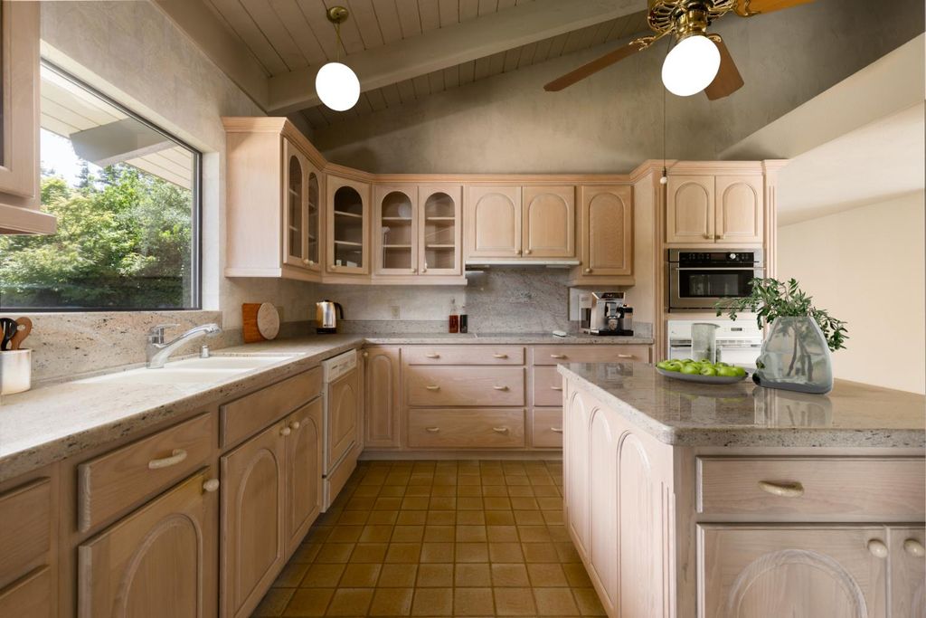 Image 13 of property listing at 2331 W Celeste Avenue, Fresno, CA 93711