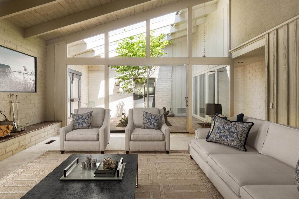 Image 14 of property listing at 2331 W Celeste Avenue, Fresno, CA 93711