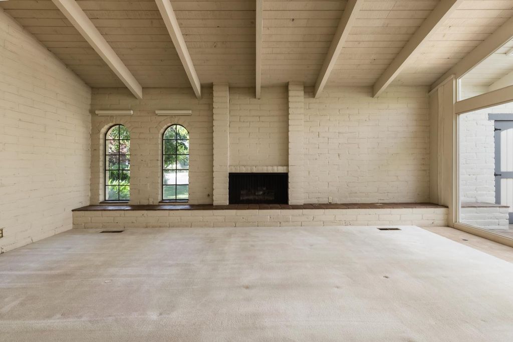 Image 17 of property listing at 2331 W Celeste Avenue, Fresno, CA 93711