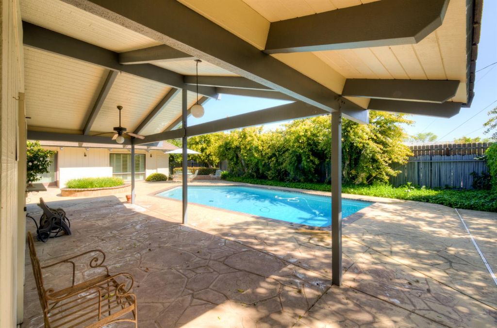 Image 43 of property listing at 2331 W Celeste Avenue, Fresno, CA 93711