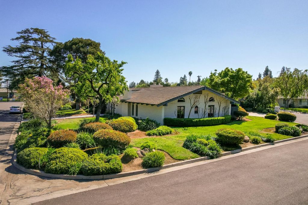 Image 53 of property listing at 2331 W Celeste Avenue, Fresno, CA 93711