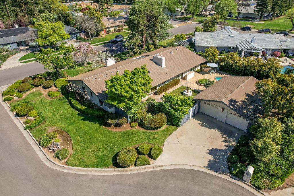 Image 54 of property listing at 2331 W Celeste Avenue, Fresno, CA 93711