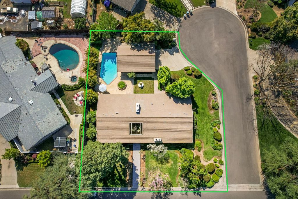 Image 55 of property listing at 2331 W Celeste Avenue, Fresno, CA 93711