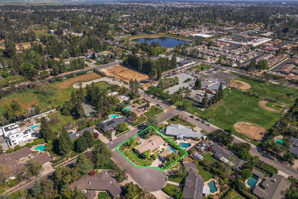 Image 60 of property listing at 2331 W Celeste Avenue, Fresno, CA 93711