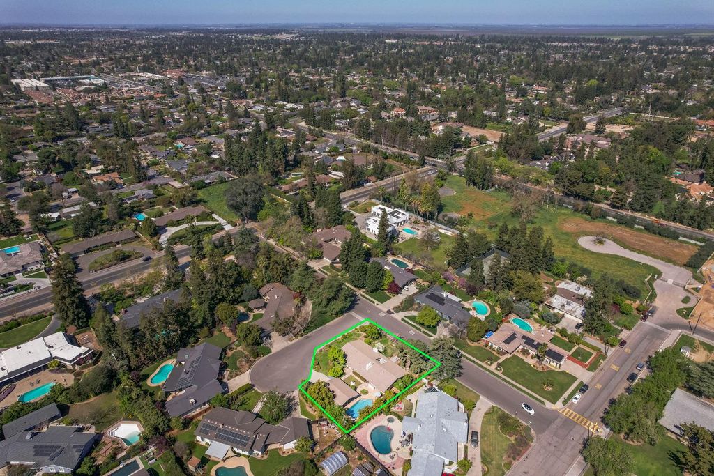 Image 62 of property listing at 2331 W Celeste Avenue, Fresno, CA 93711