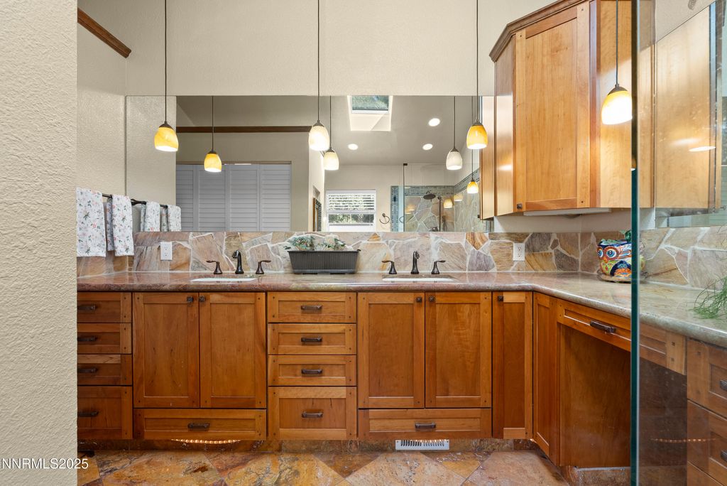 Image 21 of property listing at 6435 Meadow Valley Lane, Reno, NV 89519