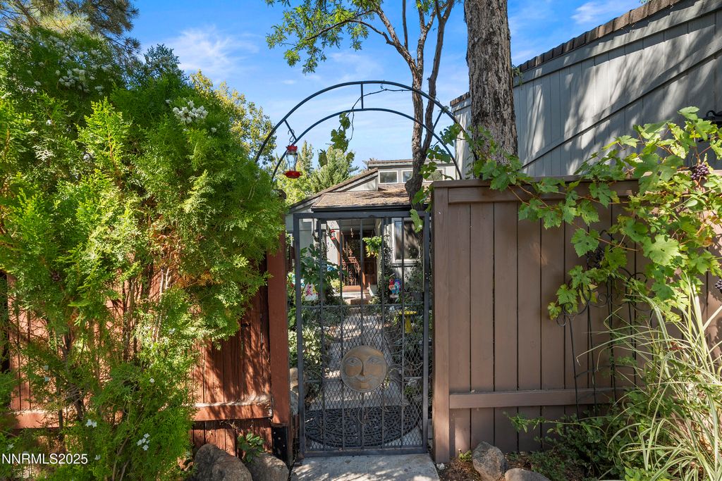 Image 3 of property listing at 6435 Meadow Valley Lane, Reno, NV 89519