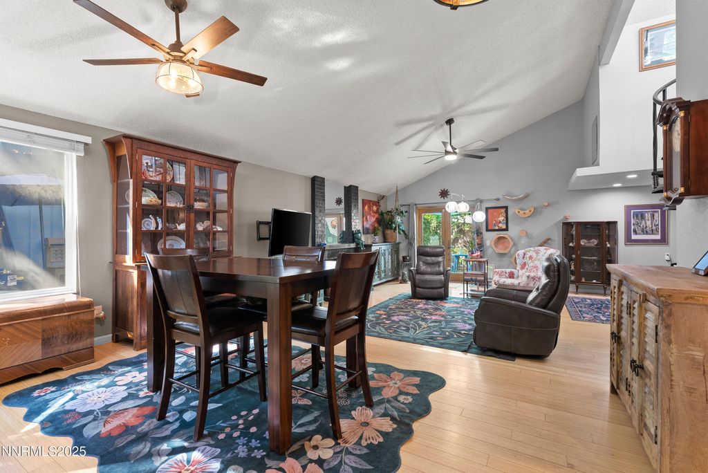 Image 4 of property listing at 6435 Meadow Valley Lane, Reno, NV 89519