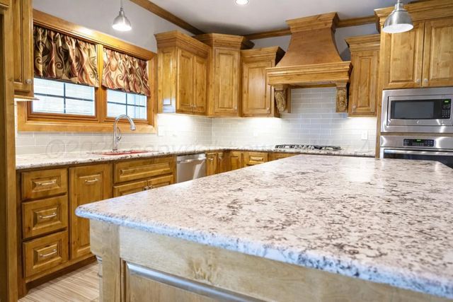 1805 MADISON Avenue, Dumas, TX 79029