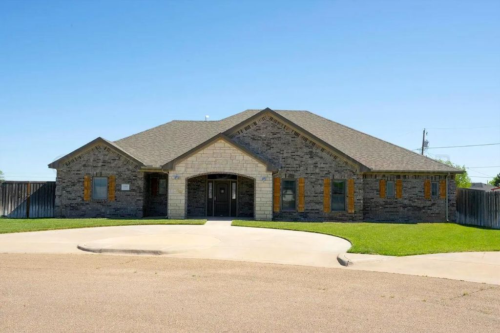 1805 MADISON Avenue, Dumas, TX 79029