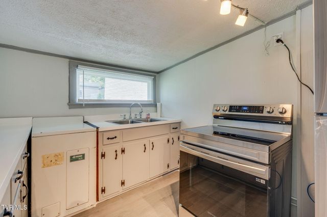 1826 Pittstown Rd Road, Bristol, VA 24201