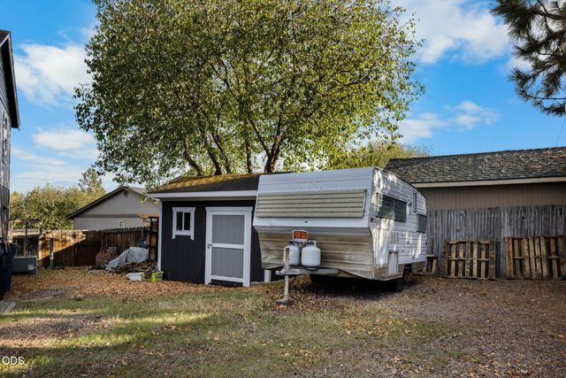 1770 SW 22nd Court, Redmond, OR 97756
