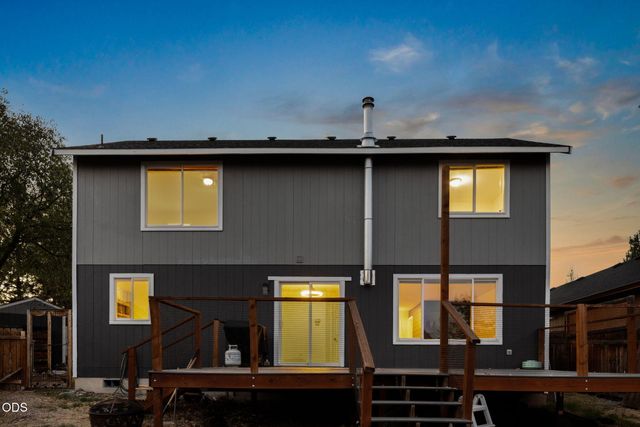 1770 SW 22nd Court, Redmond, OR 97756