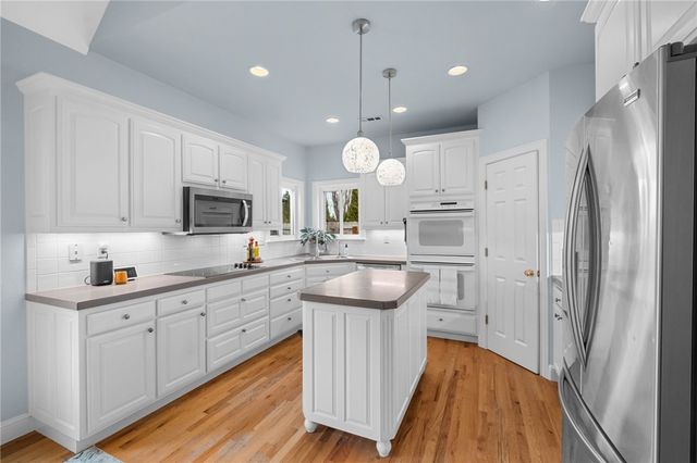 4515 W Creekview Drive, Rogers, AR 72758