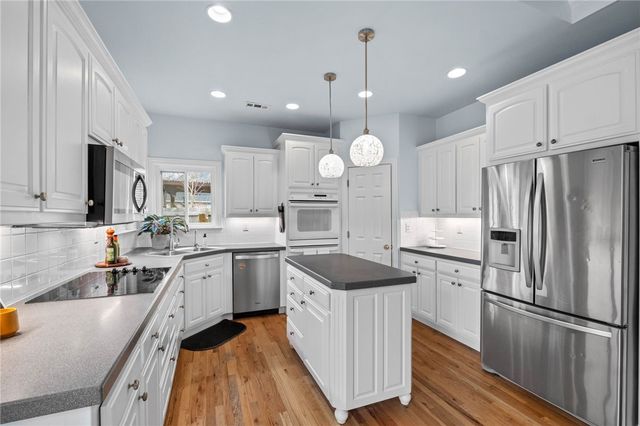 4515 W Creekview Drive, Rogers, AR 72758