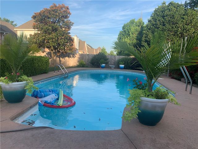 4515 W Creekview Drive, Rogers, AR 72758