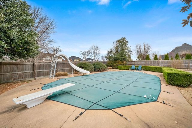 4515 W Creekview Drive, Rogers, AR 72758