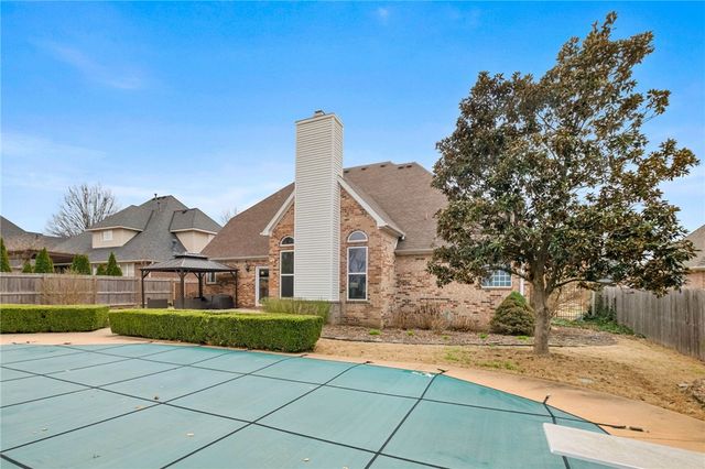 4515 W Creekview Drive, Rogers, AR 72758