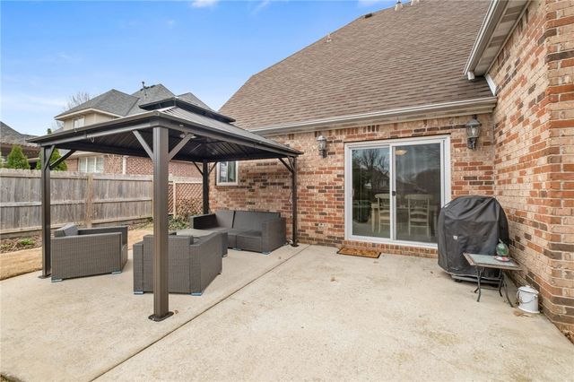 4515 W Creekview Drive, Rogers, AR 72758