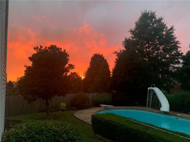 4515 W Creekview Drive, Rogers, AR 72758