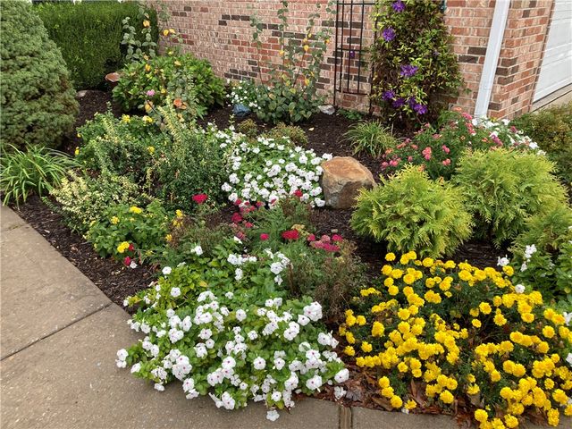 4515 W Creekview Drive, Rogers, AR 72758