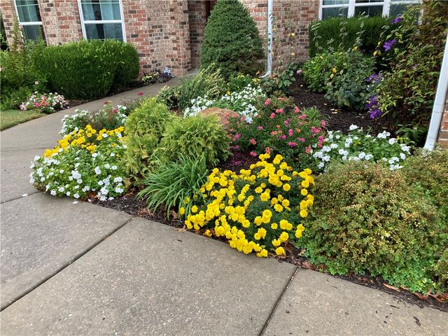 4515 W Creekview Drive, Rogers, AR 72758